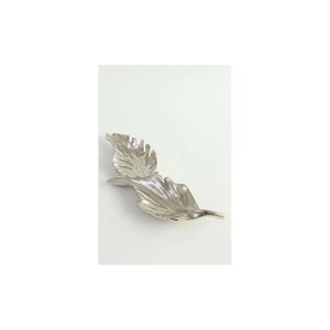 Plateau de rangement en métal en forme de feuille argentée, finition polie, design minimaliste, pour table, type sur pied, organisateur d'objets - Product Image 3