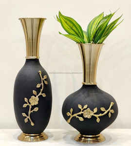 Jarrón de hierro hecho a mano WONDER OVERSEAS, jarrón de mesa de metal de estilo costero - Product Image 1