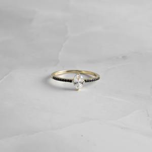 Anillo de Diamante Moissanita Negra, Corte Oval y Marquesa, Anillo Delicado, Anillo de Promesa, Plata de Ley 925, Regalo para Ella - Product Image 1