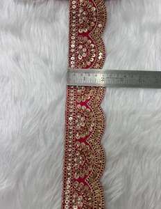 Bordure décorative de vêtement en dentelle festonnée perlée de luxe ethnique indienne avec travail miroir et effet fait main pour Kaftan et Saree, vente en gros - Product Image 2