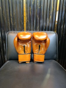 Gants de boxe professionnels personnalisés en cuir véritable faits à la main, imperméables, à doigts complets, respirants, pour l'entraînement et le sparring, couleurs personnalisées - Product Image 2