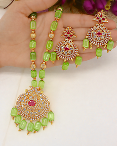 Conjunto de Collar y Pendientes de Latón Chapado en Oro Antiguo con Diseño de Pavo Real, Cuentas Verdes y Piedras Rojas y Blancas para Mujer, Joyería de Boda - Product Image 4