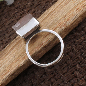 แหวนเงินแท้ 925 ประดับพลอยสีฟ้าอมชมพูทรงเรียบหรู ดีไซน์เรียบง่าย เหมาะสำหรับเป็นของขวัญแต่งงานสำหรับผู้หญิง - Product Image 4