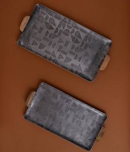 Bandeja Decorativa Rectangular Dorada Artesanal con Textura Martillada y Patrón Geométrico, Plato de Servir Moderno y Lujoso para Mesa - Product Image 6