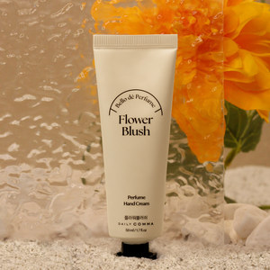 เดลี่ คอมมา เบลล์ เดอ พาร์ฟูม ฟลอรัล แอนด์ เฟรช มอยส์เจอร์ไรซิ่ง แฮนด์ครีม 50 มล. บำรุงผิวธรรมดา - Product Image 1