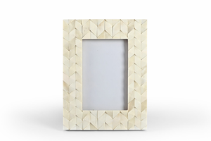 Cadre photo vertical en résine écologique avec impression en relief, motif chevron gris et blanc - Product Image 6