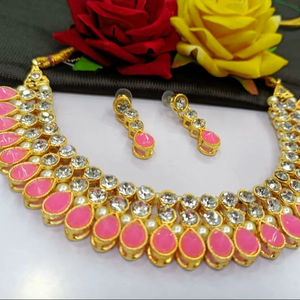 Parure de bijoux traditionnelle ethnique en alliage plaqué or avec collier ras-du-cou et boucles d'oreilles motif fleur de corail pour femme, idéale pour fiançailles, anniversaire, mariage - Product Image 1