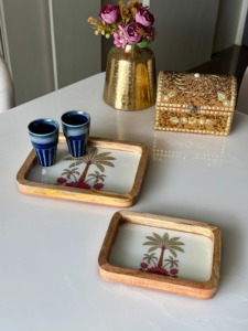 Bandeja pequeña con diseño de palmera, paquete de 2 bandejas redondas de madera de mango con asas, bandeja decorativa para servir. - Product Image 3