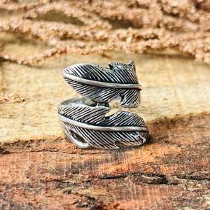 Anillos de Pluma Silvereye, Anillo Boho con Hoja para Mujer, Acabado en Plata Oxidada, Chapado en Oro de 18K, Diseño Nativo, Venta al por Mayor - Product Image 5