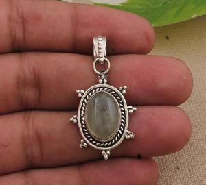 สร้อยคอพลอยเพรนไนต์ธรรมชาติ ปลายแหลม เงินแท้ 925 ชุบแพลตตินัม วินเทจ แท้ สีเขียว ประดับเพชร ขายส่ง - Product Image 6