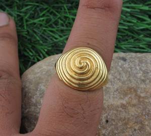 Bague Solitaire Classique Bohème Faite à la Main en Argent Sterling 925 Plaqué Or avec Sertissage Clos et Taille Brillant, Certifiée pour Mariage et Fêtes - Product Image 4