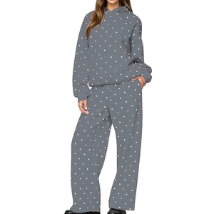 Conjunto deportivo personalizado al por mayor con pantalones tipo jogger y bordado para boutiques estadounidenses, con acabado de felpa suave. - Product Image 2
