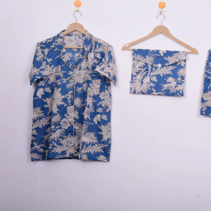 Conjunto de Pijama de Algodón Premium con Estampado Indigo a Mano - 3 Piezas: Pantalones Cortos y Camisa - Product Image 1