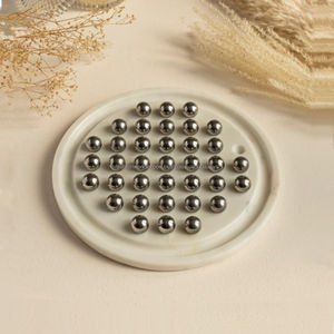 Juego de mesa de solitario de clavija de mármol blanco, juego hecho a mano con bolas de metal, ideal para regalos o exhibición de mesa de café - Product Image 2