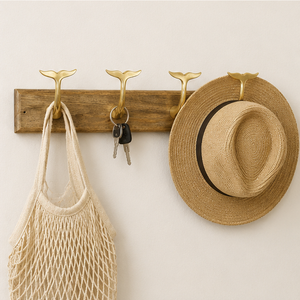 Perchero de Pared Premium con Diseño de Cola de Ballena para Organización de Casas de Playa, Acabado en Latón sobre Madera Natural - Product Image 2