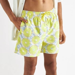 Shorts de bain pour hommes personnalisés avec logo, 100 % polyester, écologiques, anti-UV, séchage rapide, respirants, légers, avec cordon de serrage - Product Image 1
