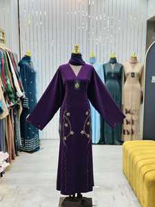 Abaya Modeste de Dubaï à Manches Longues Perlée et Pailletée, Traditionnelle, Faite à la Main, pour Mariage, en Polyester Respirant, Col en V – Grande Vente - Product Image 3