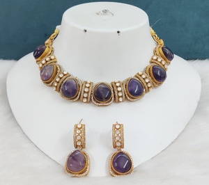 Collier de qualité supérieure avec de magnifiques boucles d'oreilles, parfait pour les soirées, les mariages, les occasions spéciales, ensemble de colliers légers et minimalistes. - Product Image 1