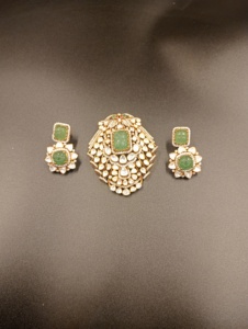 Ensemble collier et boucles d'oreilles assortis Amaira Jewels, plaqué or sur argent, bijoux ethniques pour femmes, design floral, pour fiançailles. - Product Image 3