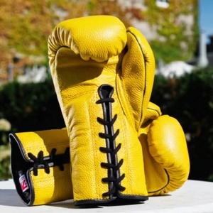 Guantes de Boxeo Profesionales de Muay Thai y Guantes de Boxeo Premium Cómodos de Calidad en Cuero Artificial en Color Amarillo - Product Image 5