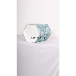 Poubelle en carton DIY à motifs floraux imprimés à la main sur tissu de coton bleu ciel : un projet amusant et créatif pour décorer une maison - Product Image 4