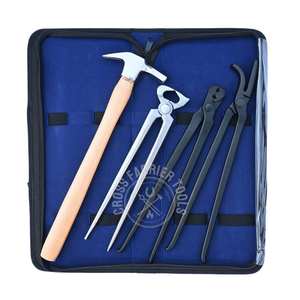 Kit de Herramientas de Herrador con Estuche para Desmontaje de Calzado, Incluye Herramienta de Extracción, Extractor de Clavos Tipo Cocodrilo Negro y Martillo de Empujar - Product Image 1