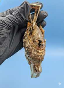 Colgante de Moissanita Diamante Reina Isabel Chapado en Oro Amarillo Plata 925 Colgante Hip Hop Bicolor Personalizado de Alta Gama - Product Image 3