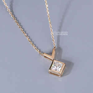 Magnifique pendentif en or jaune 14 carats avec diamant de laboratoire taille princesse pour femme, clarté VS+, couleur EF, bijou solitaire 0,66 ct - Product Image 3