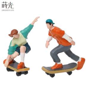 Accessoires miniatures d'usine 2026-0117 Figurines de maison de poupée en résine Chanteur de guitare - Product Image 3