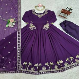 VASTRA COTTAGE Lehenga de Georgette Sintética de Diseño con Gran Vuelo, Choli Bordado y Dupatta con Lentejuelas, Elegante Atuendo de Boda - Product Image 6