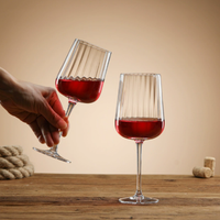 Set Gelas Anggur Merah Bulat Bergaris Vintage Modern Grosir, Gelas Kristal Tiup Tangan untuk Minum Sampanye