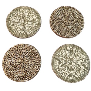 Ensemble de 4 sous-verres tendance et élégants, faits à la main, avec un design floral perlé, couleur orange et rose - Product Image 6