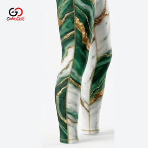 Leggings de yoga taille haute pour femme, motif marbre vert et veines dorées, design par sublimation, longueur intégrale - Product Image 6