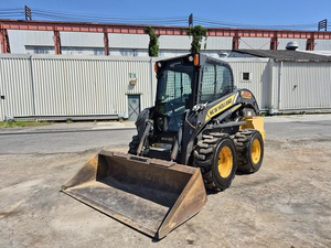 Cargadora Compacta de Dirección Deslizante L220 de Uso Pesado, Equipo de Construcción - Product Image 1