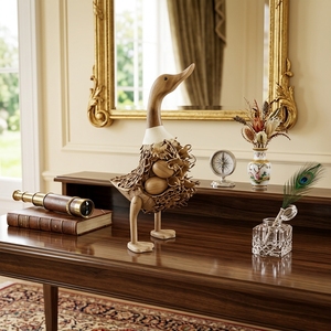 Escultura de pato Bullu artesanal de madera, estatua de animal rústica de raíz de teca y bambú, linda patita decorativa para mesa o suelo que realza espacios. - Product Image 5