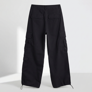 กางเกงคาร์โก้ลำลองสีดำสำหรับผู้ชาย ผ้าฝ้าย 100% แบบคลาสสิก สั่งผลิตจำนวนมากแบบ ODM พร้อมบริการติดแบรนด์และโลโก้ที่เอวตามแบบที่ต้องการ - Product Image 2