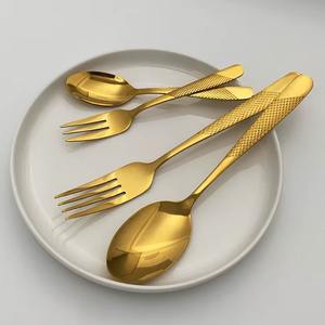Ensemble de couverts en acier inoxydable poli doré de qualité exceptionnelle, bien conçu, offrant des performances cohérentes repas après repas. - Product Image 4