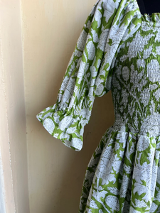 เดรสยาวโบฮีเมียนลายดอกไม้ ผ้าฝ้ายสีเขียว พิมพ์ลายด้วยมือ คอเหลี่ยม แขนยาว เดรสยาวพิมพ์ลายดอกไม้ - Product Image 5