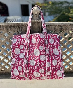 Sac à bandoulière matelassé en coton imprimé élégant, parfait pour les mariages, les fêtes et le quotidien - Product Image 2