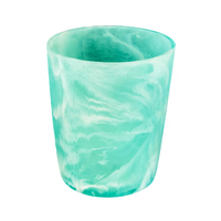 La résine courte en verre, très vendue et très demandée, généralement appelée résine époxy transparente comme du cristal, est utilisée pour créer des revêtements durables et brillants.