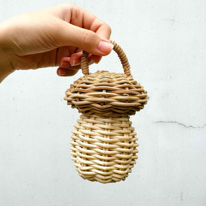 Sonajero de Ratán Natural con Forma de Hongo para Bebés, Juguetes Colgantes para Dormir en la Cuna, Sonajeros Hechos a Mano con Campana - Product Image 4