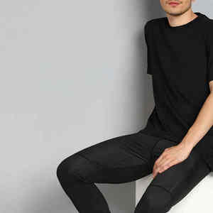 เสื้อยืดแฟชั่นขายส่งแบบ OEM ล้างสีด้วยกรด ผ้าโพลีเอสเตอร์/คอตตอน แบบลำลอง พร้อมดีไซน์สั่งทำพิเศษ คุณภาพสูง - Product Image 4