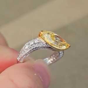 Bague moderne en or blanc 14 carats bicolore avec diamant de laboratoire certifié IGI, taille marquise 2,00 carats, jaune fantaisie, pour petites amies - Product Image 4