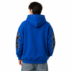 Sweat à capuche personnalisé pour homme, fermeture éclair sur le devant, détails cloutés sur les manches, motif graphique, coupe décontractée, manches longues, collection de vêtements en gros B2B USA - Product Image 2