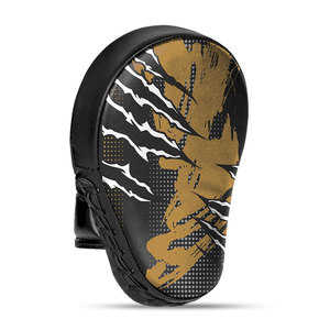 ถุงมือฝึกซ้อมชกมวย Venomous Gold Reaper Focus Mitts หนังโค้งพรีเมียม ดีไซน์กันลื่น เป็นมิตรกับสิ่งแวดล้อม สีดำพิมพ์ลายทอง - Product Image 2
