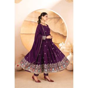 Vestido de Chifón para Fiesta con Lentejuelas y Bordado Multihilo para un Look Elegante - Product Image 5