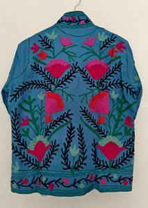 Veste en toile brodée à la main Suzani, riche culture et artisanat, motifs floraux cousus à la main - Product Image 4