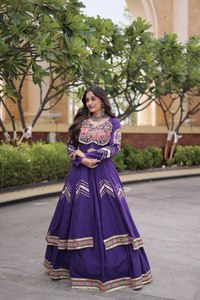 Lehenga Choli Gujarati Chaniya Choli, el Vestido Más Vendido para Navratri, Disponible a un Precio Accesible para Bailar Garba y Dandiya - Product Image 3