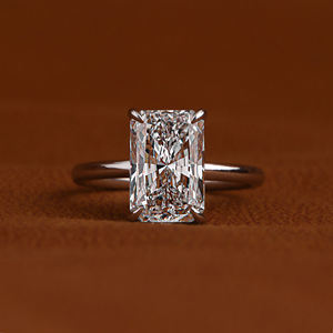 Bague de fiançailles personnalisée unique en or blanc 14 carats avec diamant de laboratoire certifié IGI 4 carats taille radiant VVS, bijoux de luxe - Product Image 1