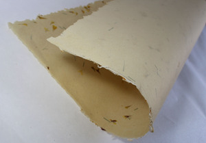 Pétalos de papel de fibra de yute de color natural al por mayor y hierba finamente picada para hojas de regalo con efecto marrón. - Product Image 4